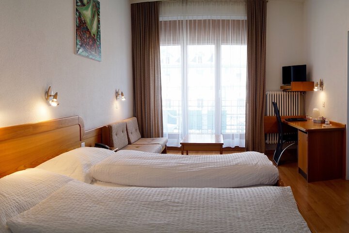 Room 9 of 36