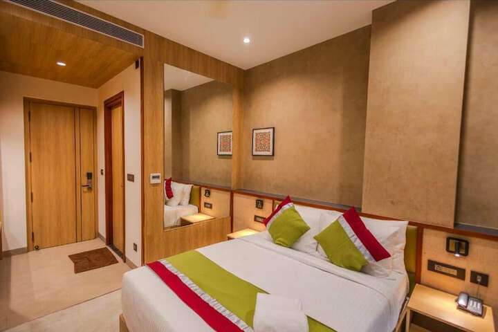 Room 2 of 6