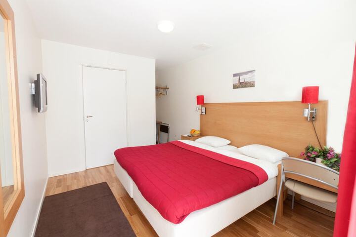 Room 12 of 24
