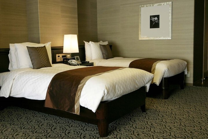 Room 32 of 99