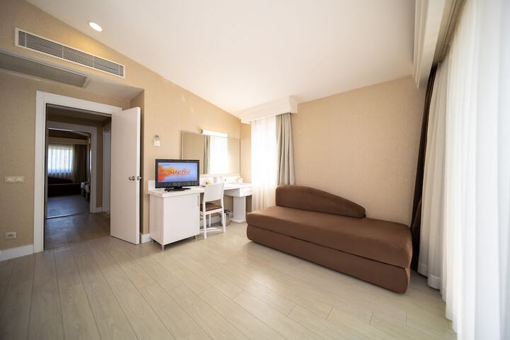 Room 11 of 80