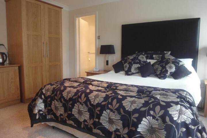 Room 4 of 17