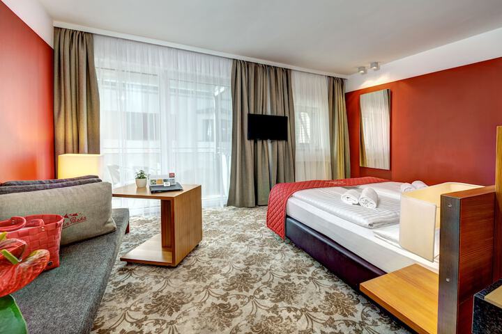 Room 4 of 33