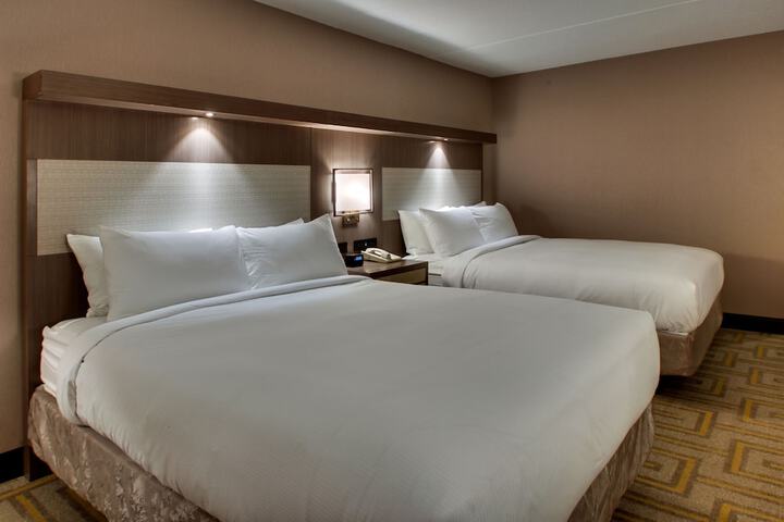 Queen Bed Accessible (6 of 10)