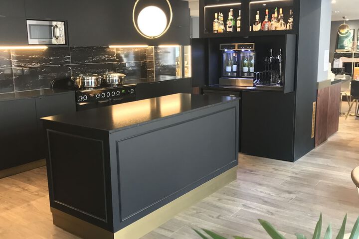 Lounge 50 of 86