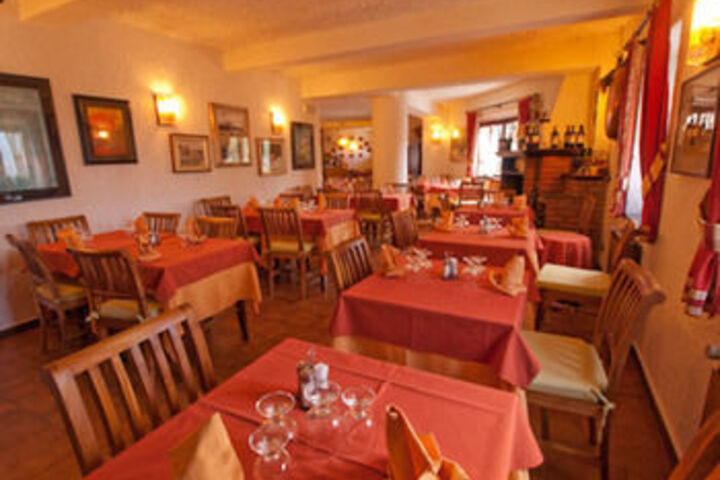 Dining 47 of 51