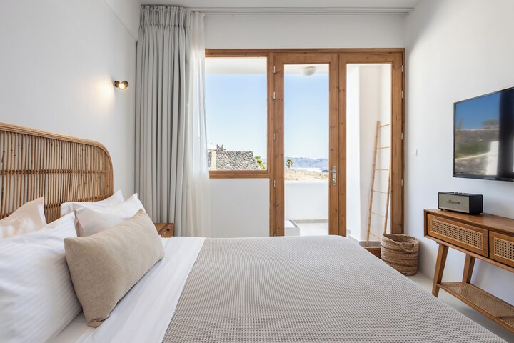 Room 10 of 205