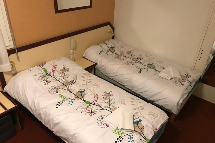 Room 4 of 6