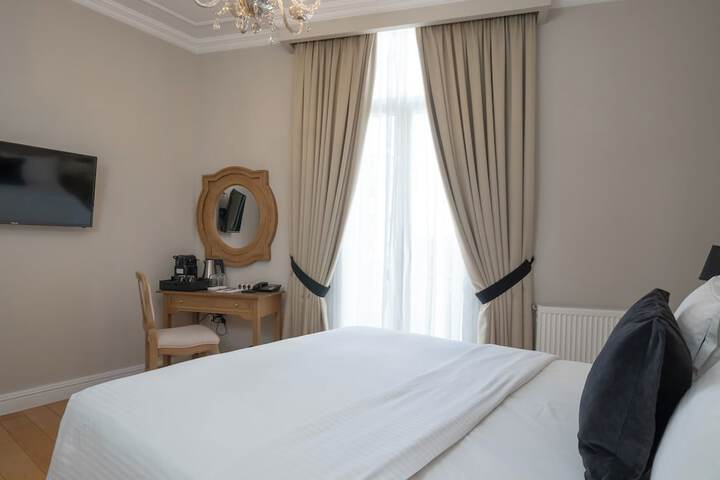 Room 9 of 63