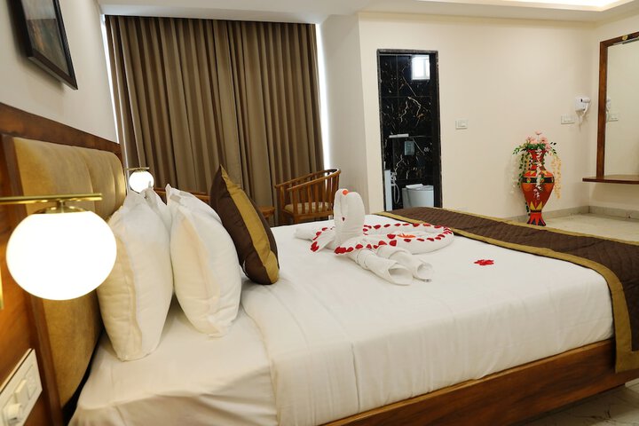 Room 2 of 36