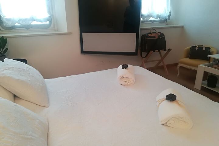 Room 7 of 8