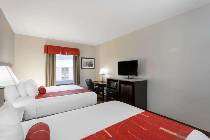 1 King Bed Mobility Hearing Accessible Room Roll in Shower (12 of 29)