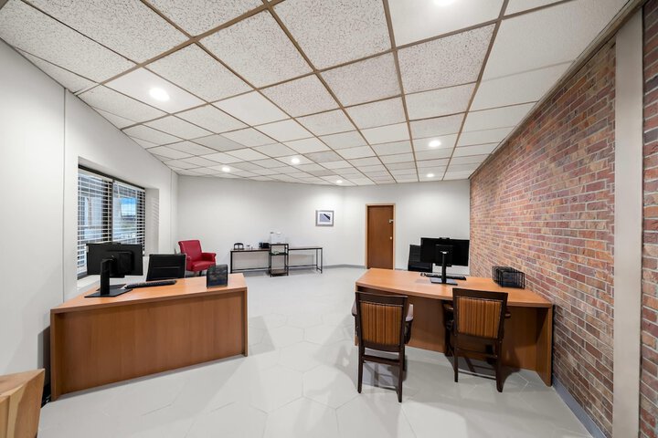 Business Center 52 of 59