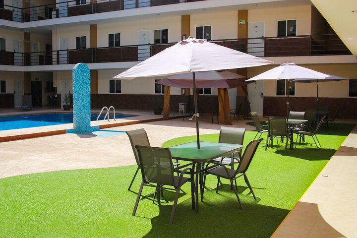 Hotel Exterior 49 of 52