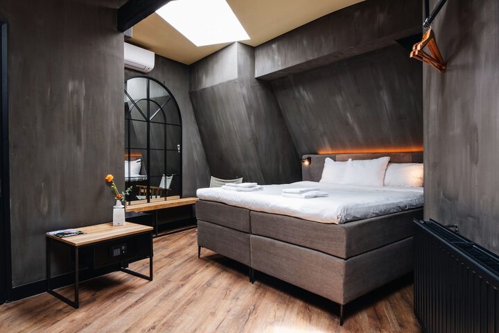 Room 20 of 34