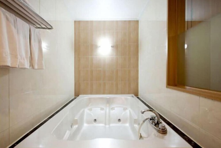 Hot Tub 39 of 51