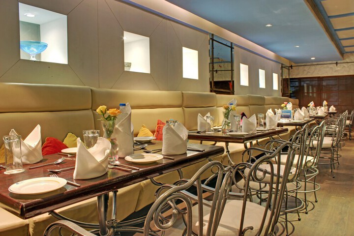 Dining 9 of 12
