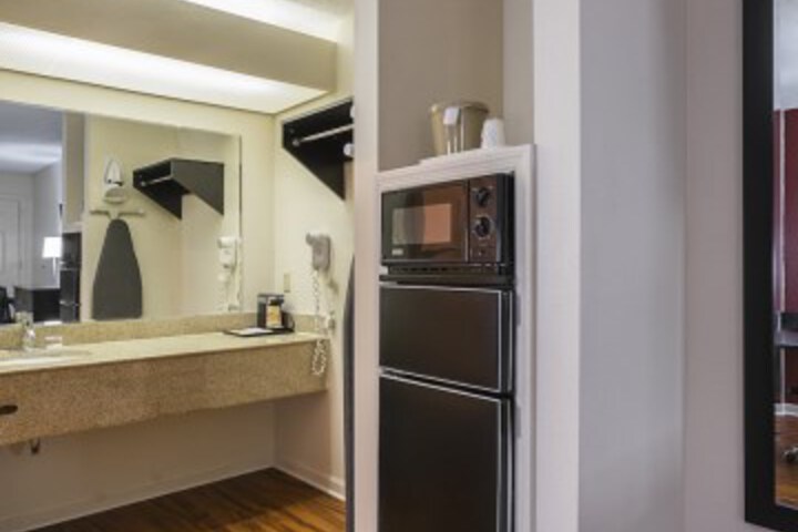 Suite 21 of 47