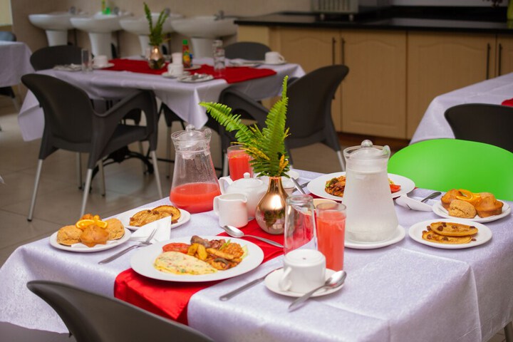 Breakfast/Coffee Service 27 of 33
