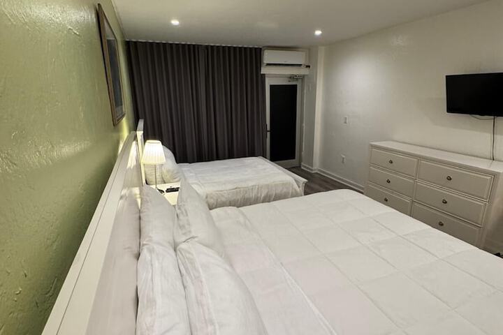 Room 3 of 28
