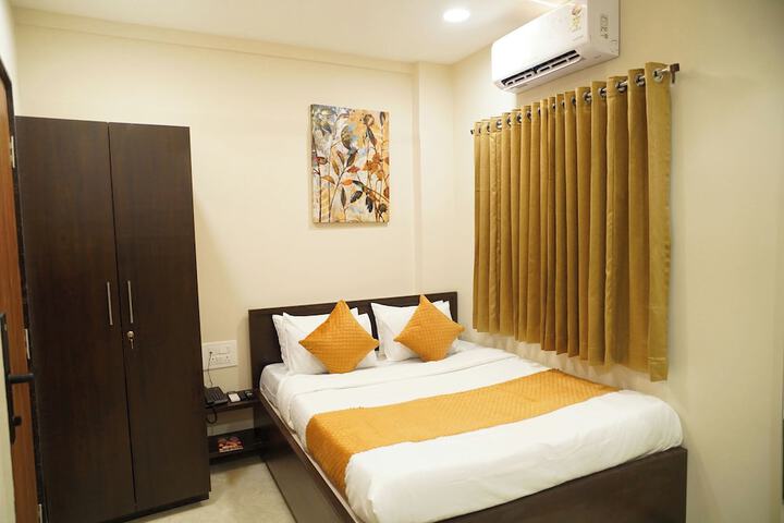 Room 5 of 32