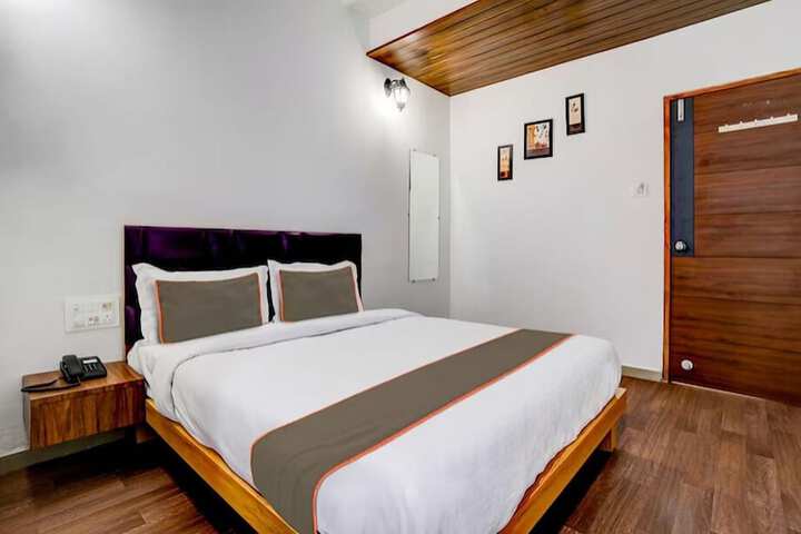 Room 8 of 12
