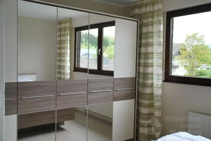 Room 5 of 9