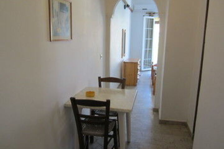 Room 9 of 12