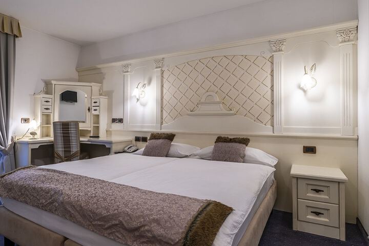 Room 5 of 50