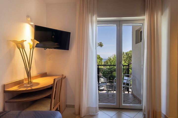 Room 50 of 115
