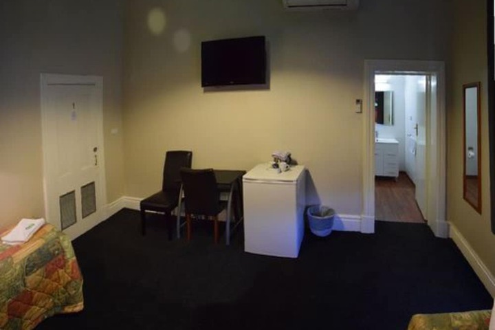 Room 8 of 98