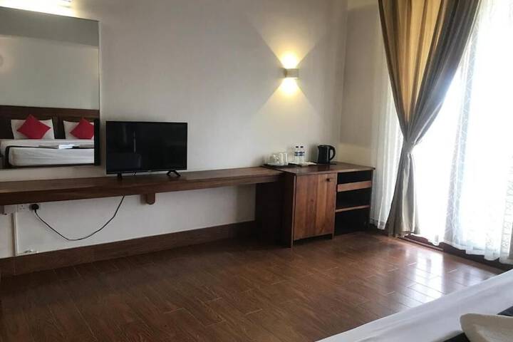 Room 7 of 16