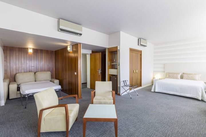 Room 5 of 42