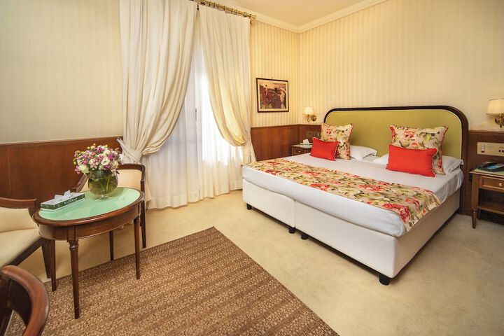 Room 5 of 29