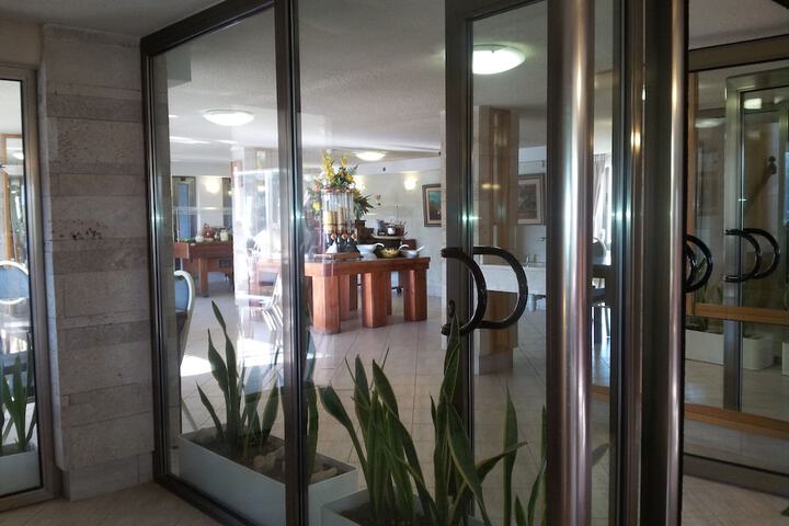 Breakfast/Coffee Service 54 of 78