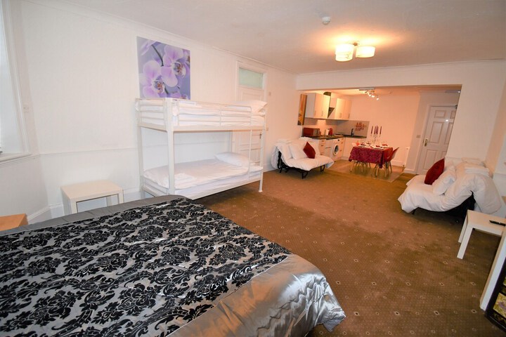 Room 28 of 49