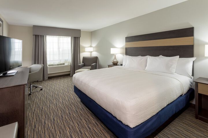 1 King Bed (10 of 10)