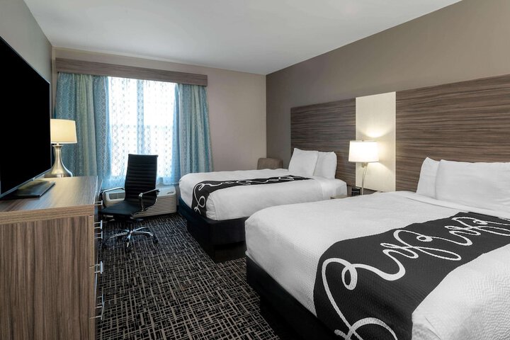 2 Queen Beds (4 of 6)