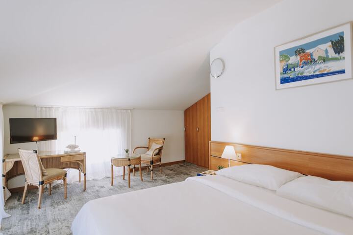 Room 16 of 92