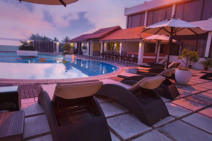 Pool Hotel
