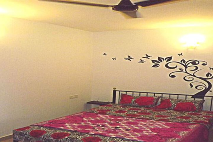 Room 12 of 31