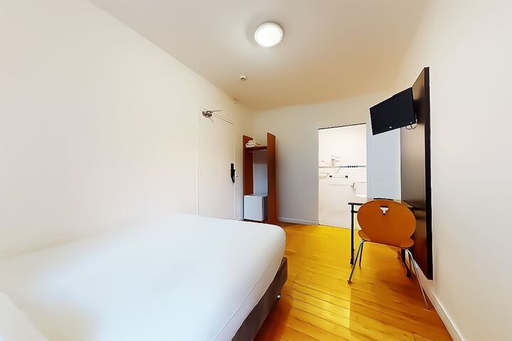 Room 34 of 55