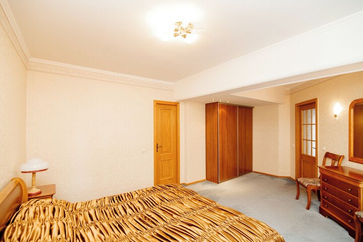 Room 7 of 26