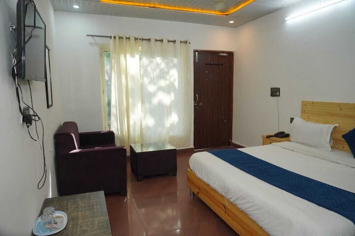 Room 6 of 28