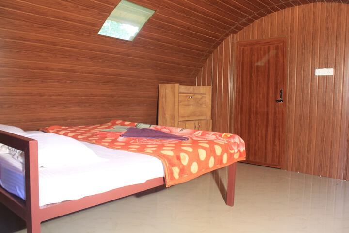 Room 5 of 169