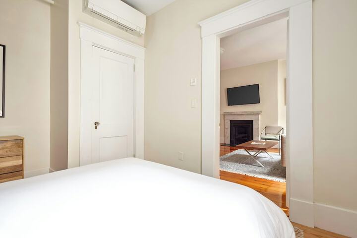 Room 3 of 33