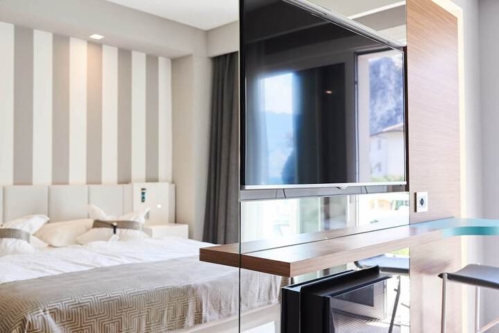 Room 52 of 112