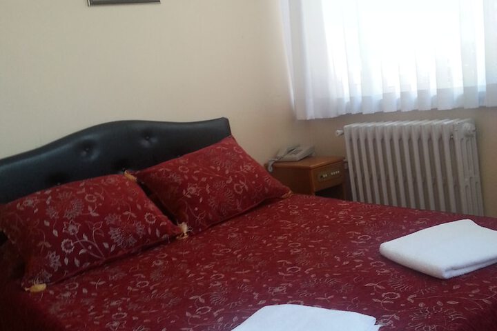 Room 5 of 18