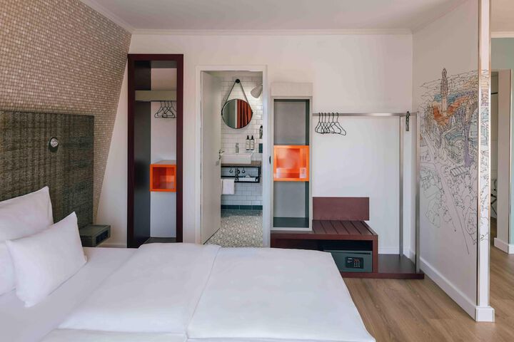 Room 7 of 38
