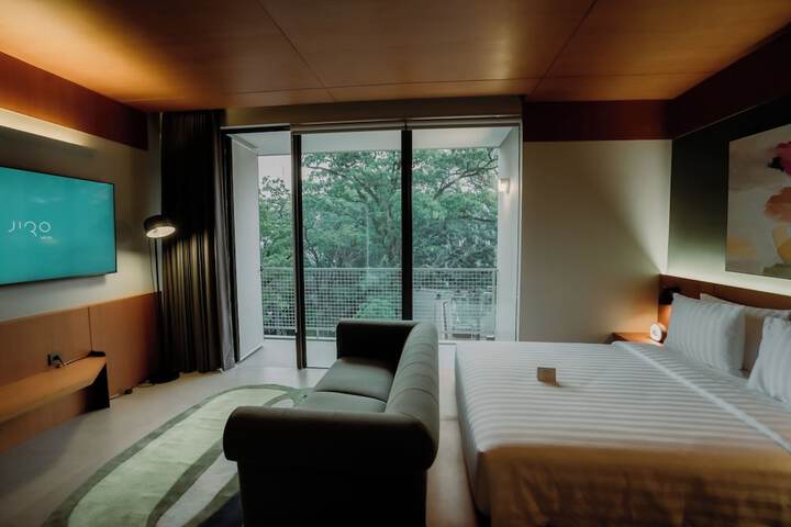 Room 11 of 48